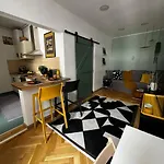Music Designed Apartmant Westend Daire *